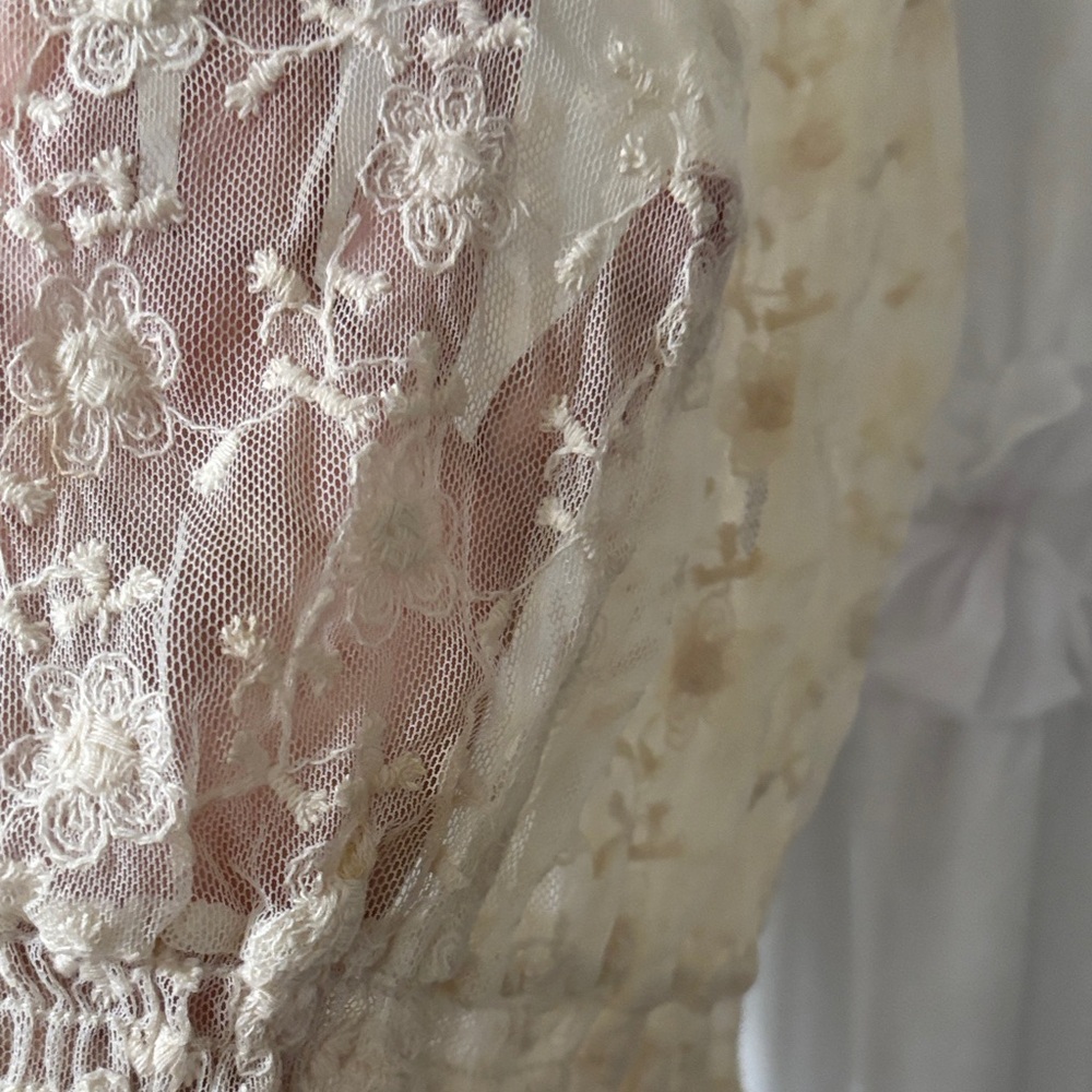 Cream Lace Ruffled Tank Top - Picture 3 of 4